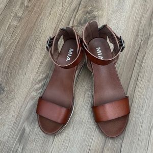 Brown wedges.